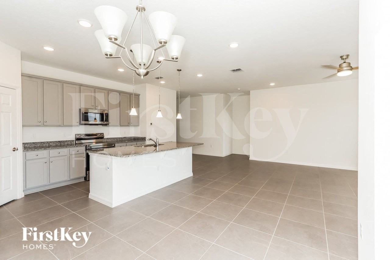 331 Corbel Ln - Photo 4 of 16