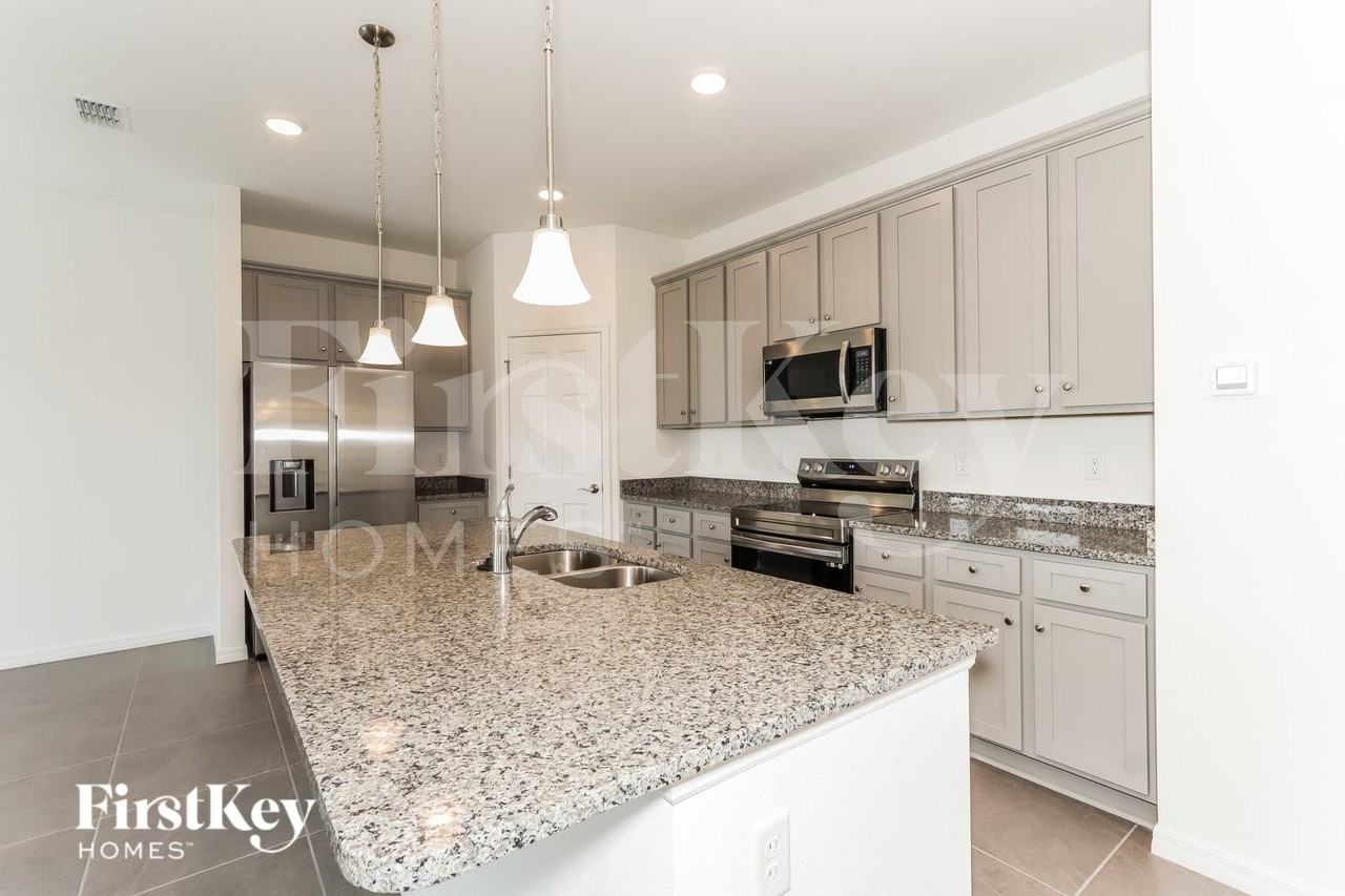 331 Corbel Ln - Photo 6 of 16