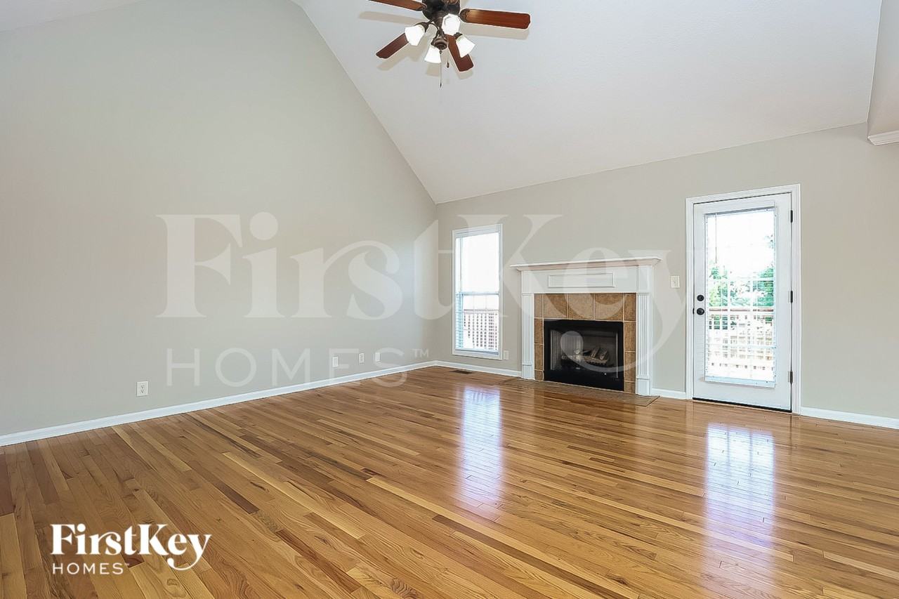 993 Glenhurst Way - Photo 3 of 15