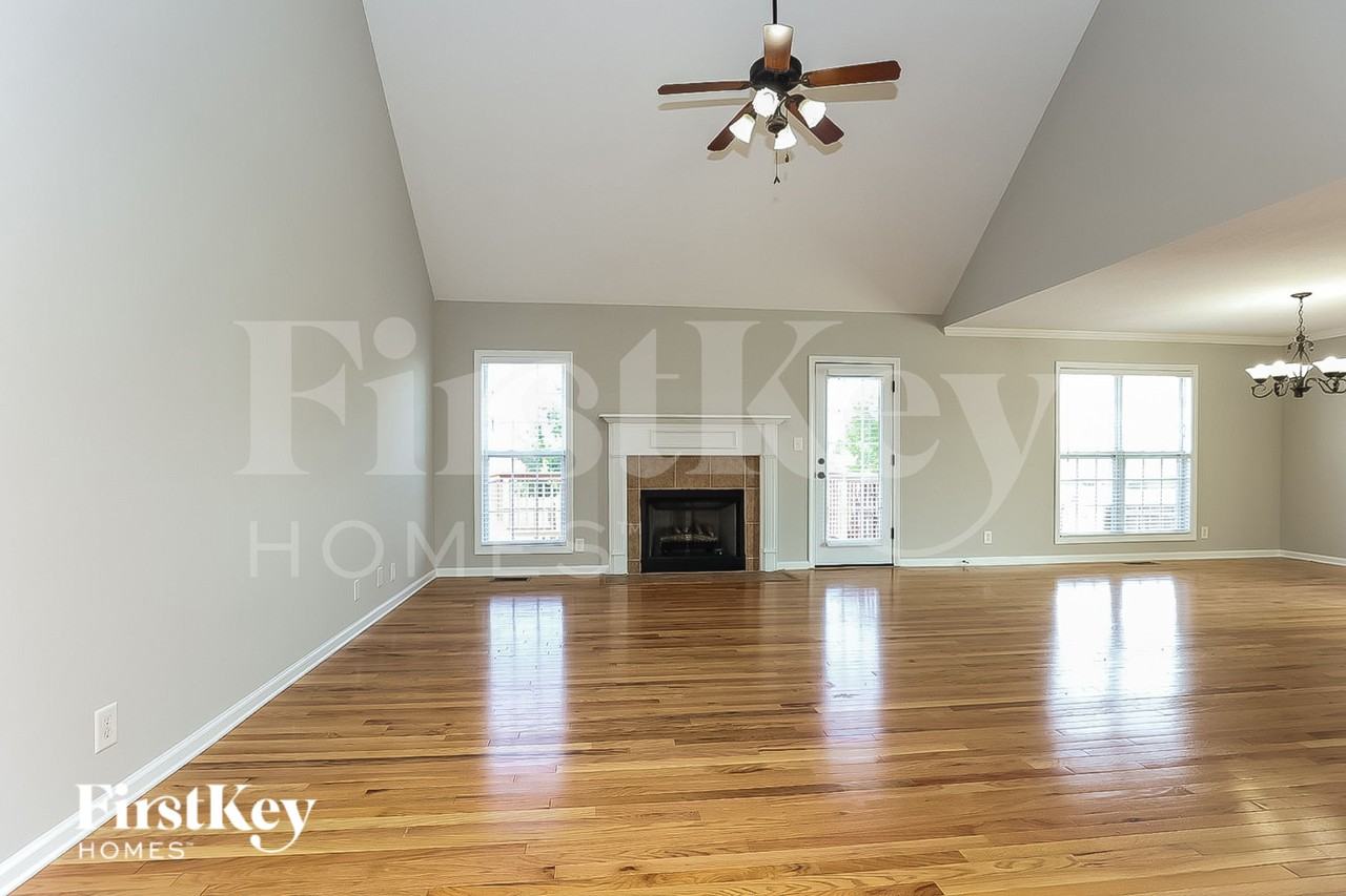 993 Glenhurst Way - Photo 4 of 15