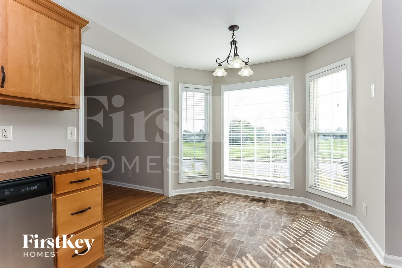 993 Glenhurst Way - Photo 6 of 15