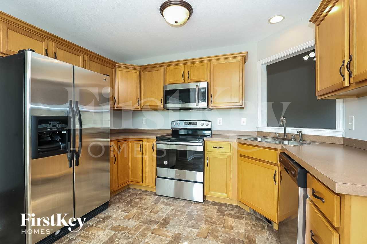 993 Glenhurst Way - Photo 7 of 15