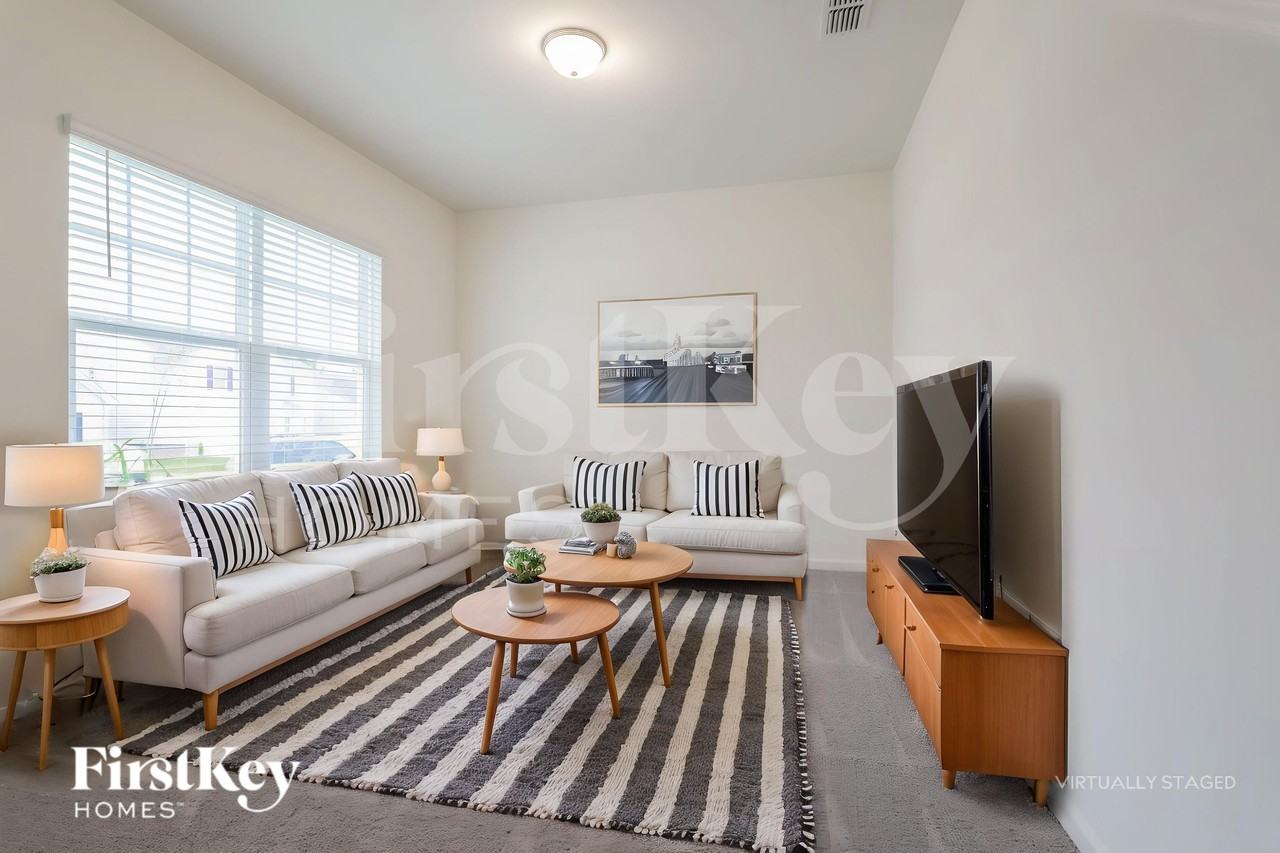 135 Knightsbridge Ln - Photo 3 of 18