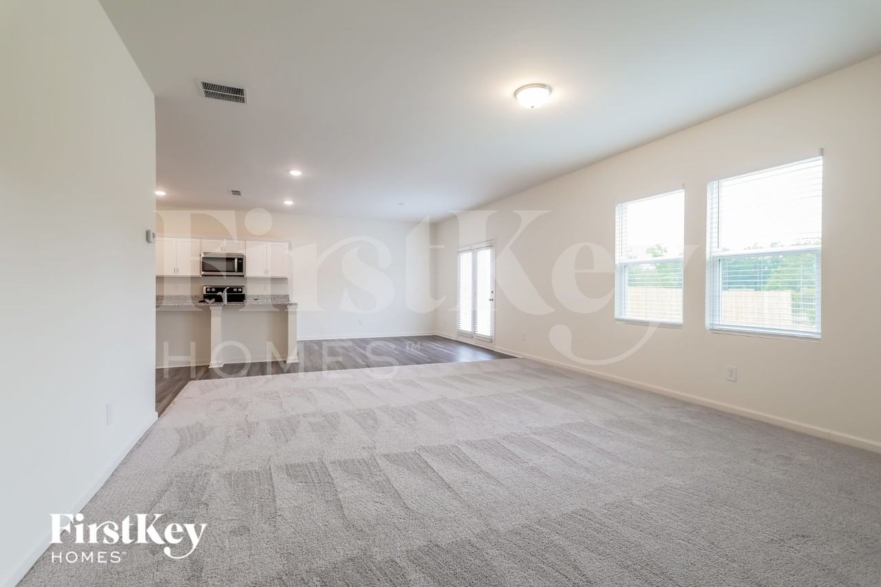 135 Knightsbridge Ln - Photo 4 of 18