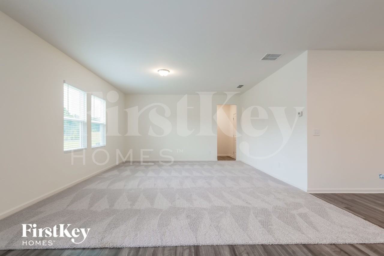 135 Knightsbridge Ln - Photo 5 of 18