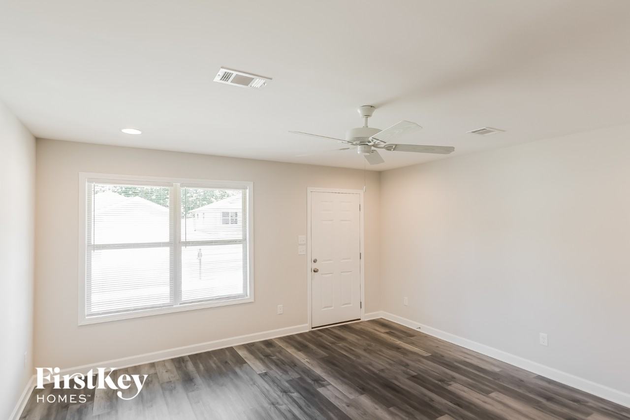 4409 Easthaven Cir - Photo 3 of 15