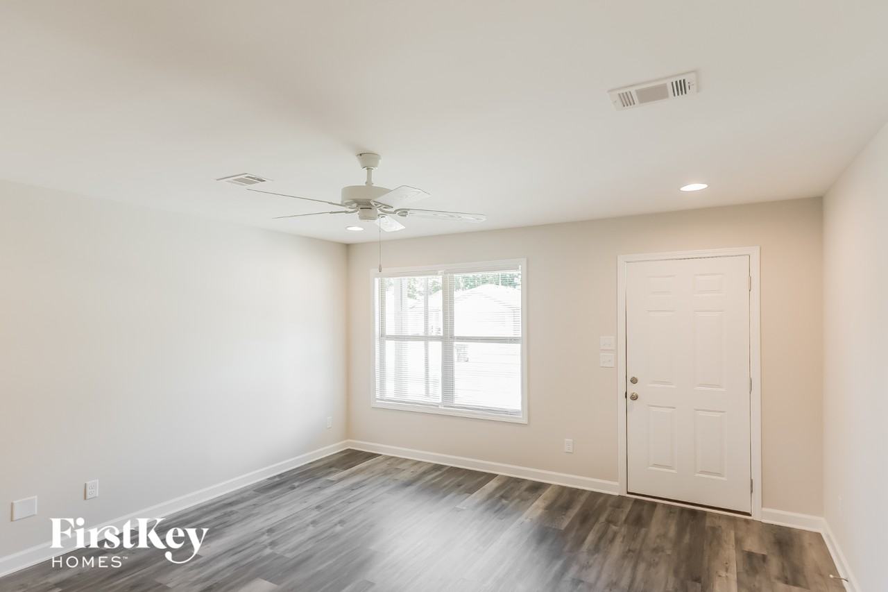 4409 Easthaven Cir - Photo 4 of 15
