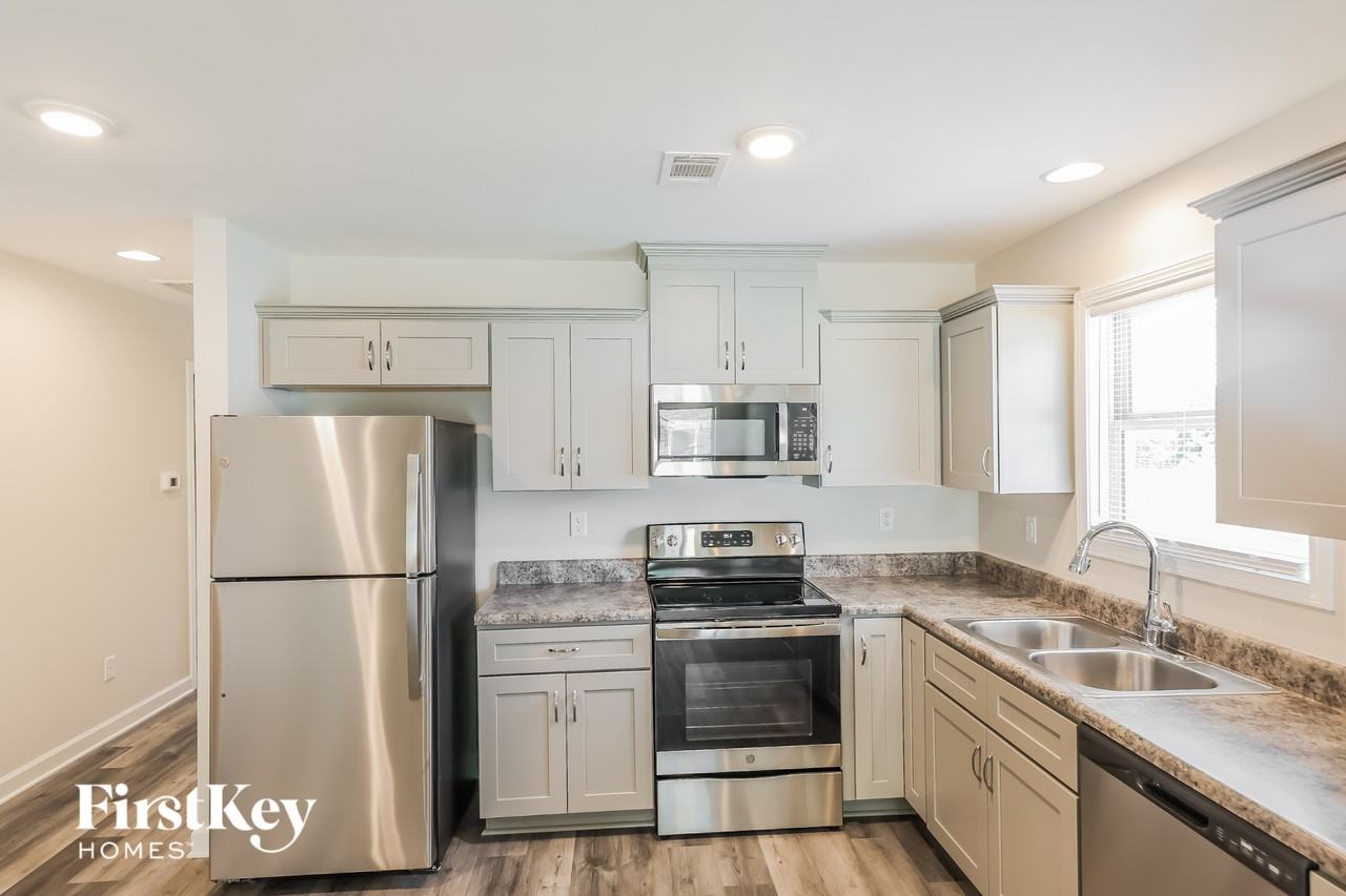 4409 Easthaven Cir - Photo 6 of 15