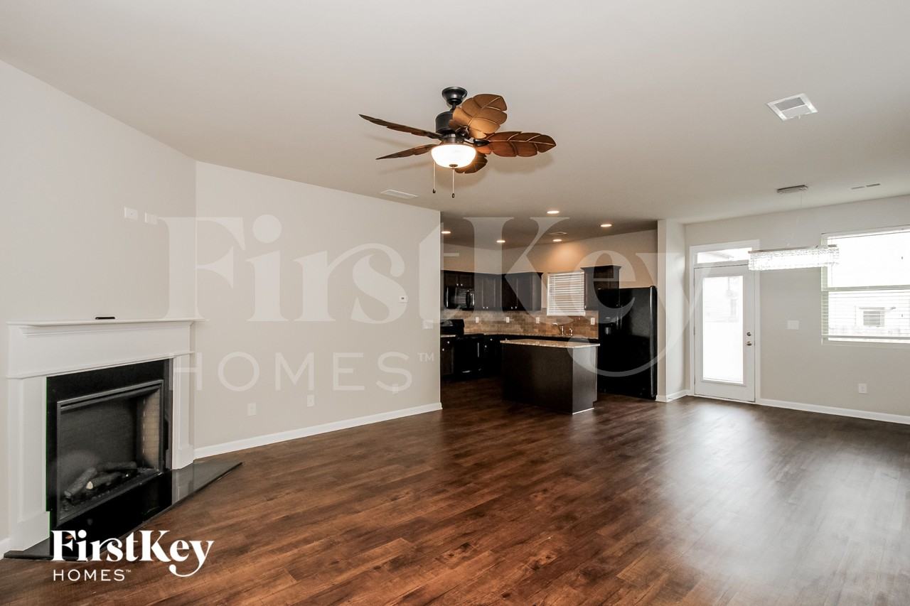 11848 Lovejoy Crossing Blvd - Photo 3 of 15