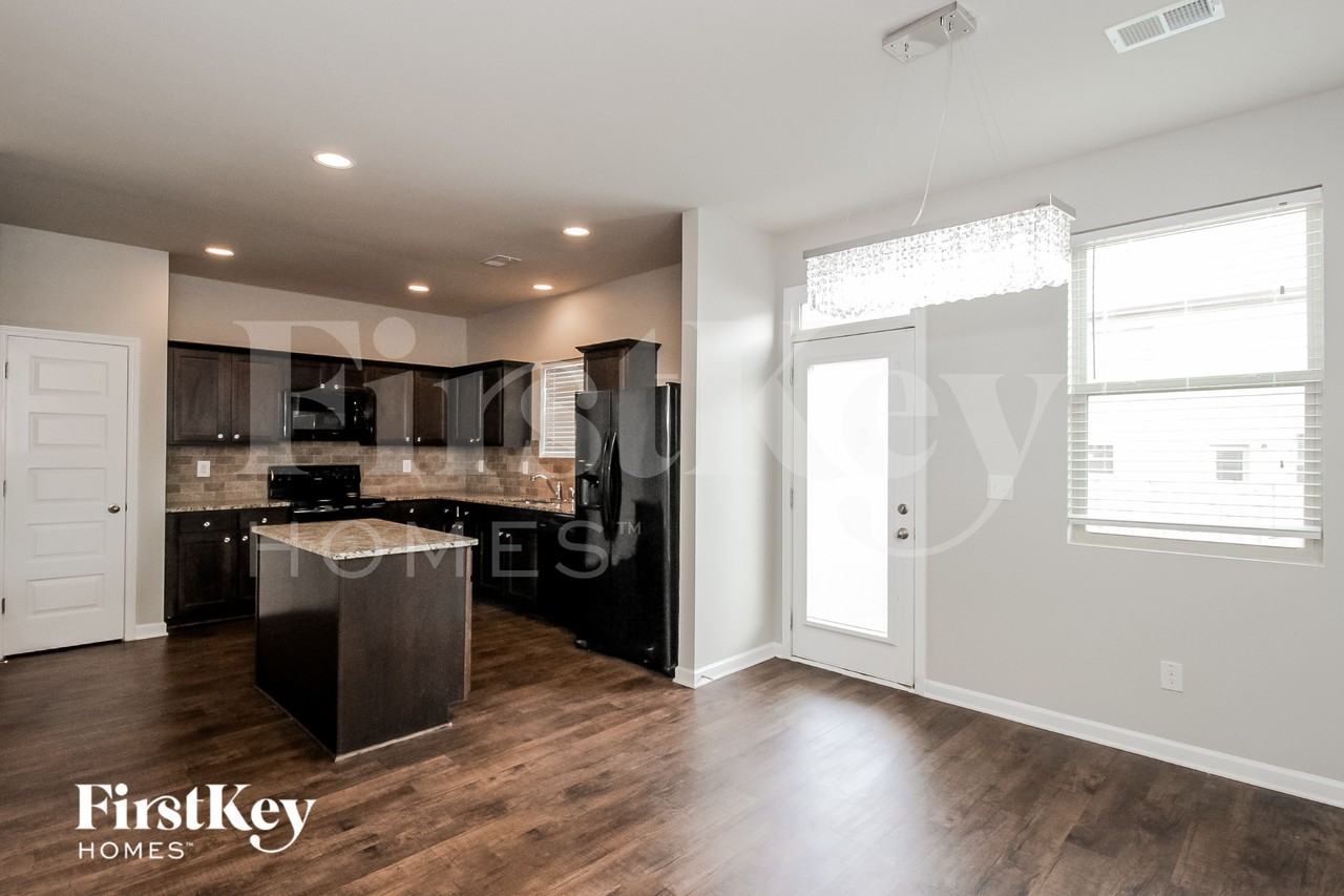 11848 Lovejoy Crossing Blvd - Photo 5 of 15