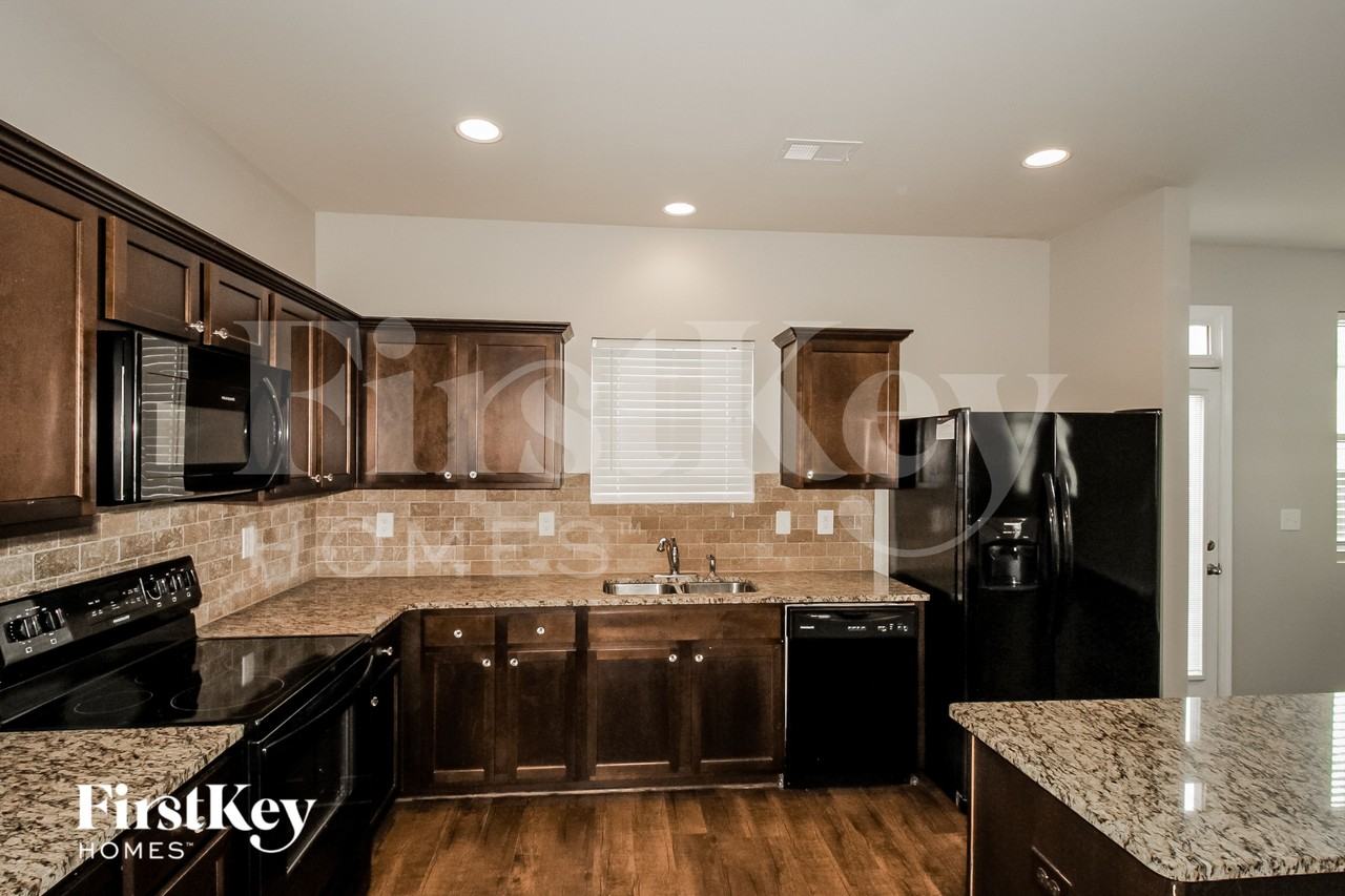 11848 Lovejoy Crossing Blvd - Photo 7 of 15