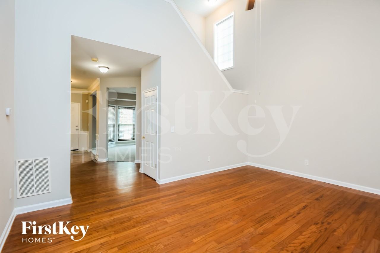 2410 Kirkstone Dr - Photo 2 of 18