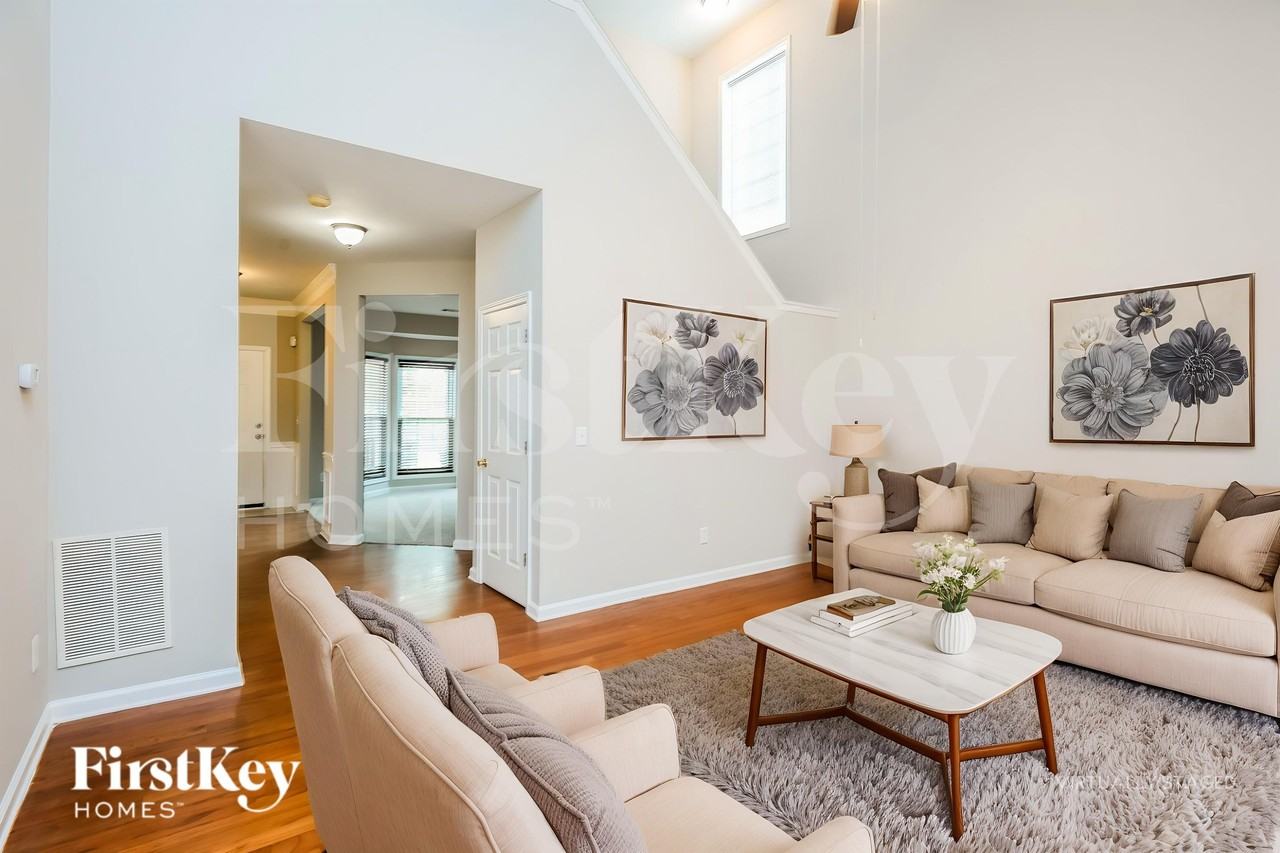 2410 Kirkstone Dr - Photo 3 of 18