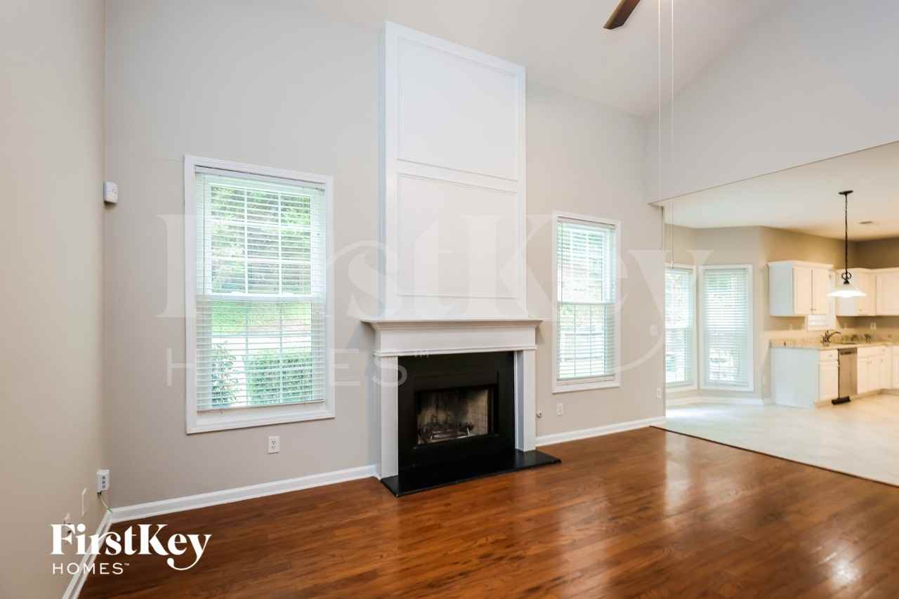 2410 Kirkstone Dr - Photo 4 of 18