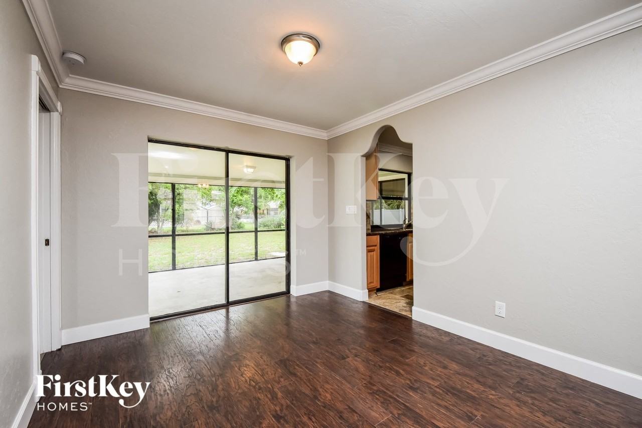 1122 Se 22nd Ter - Photo 4 of 15