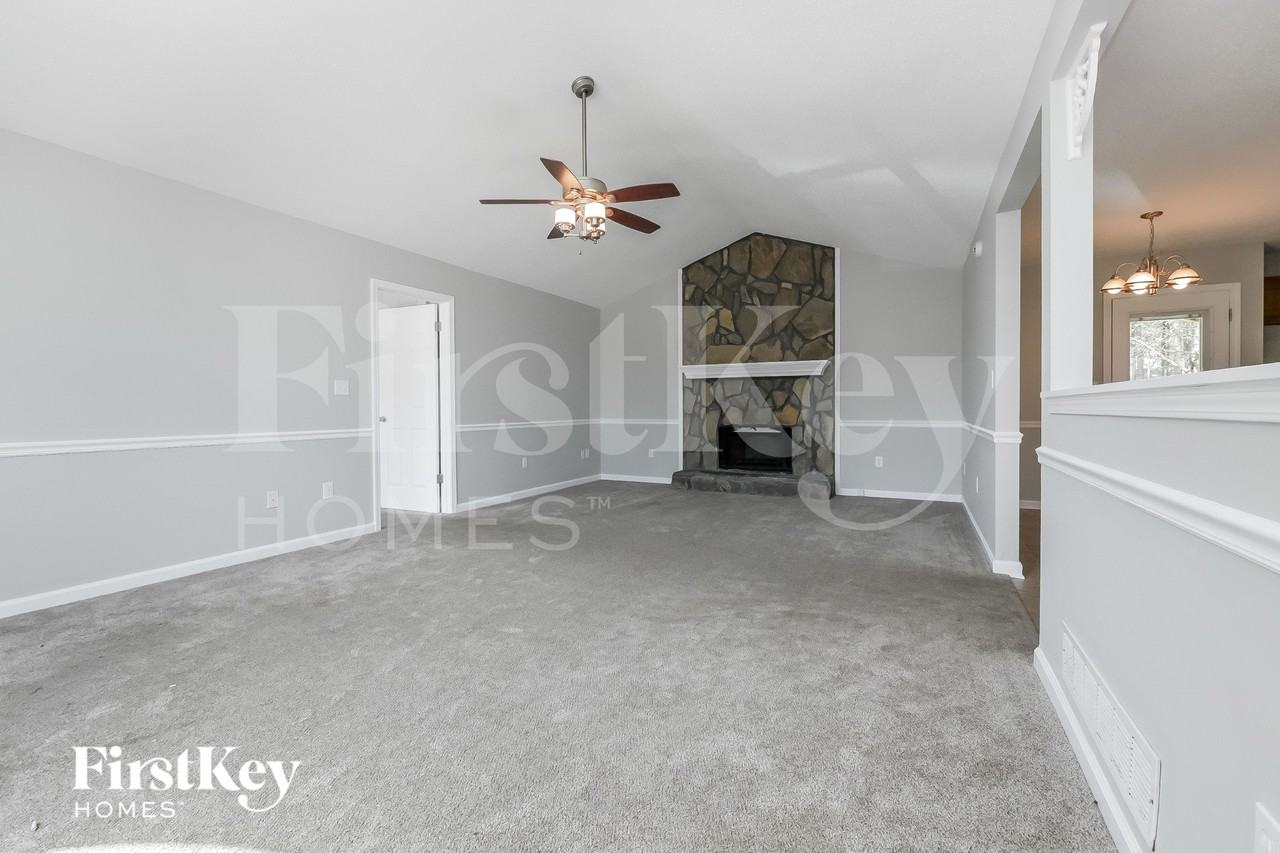 221 Whitney Ln - Photo 2 of 18