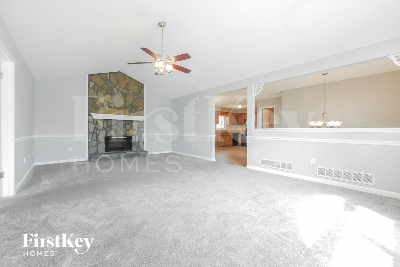 221 Whitney Ln - Photo 3 of 18