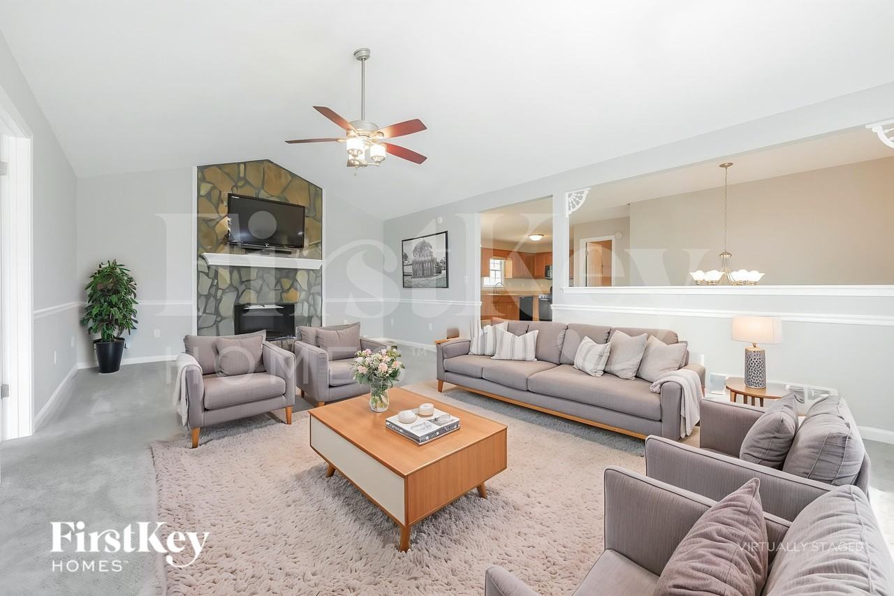 221 Whitney Ln - Photo 4 of 18