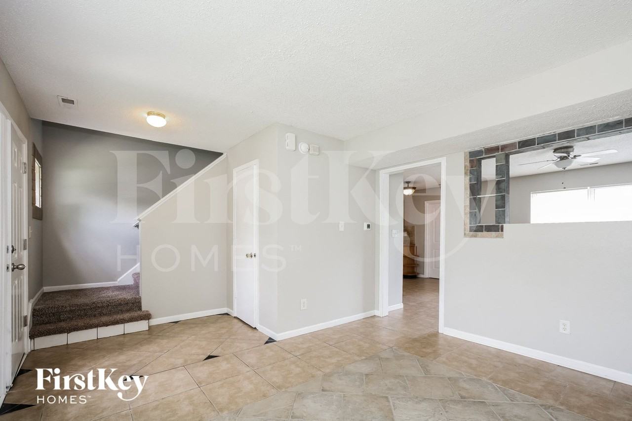 8925 Lighthorse Dr - Photo 3 of 15