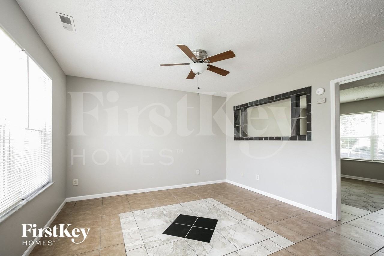8925 Lighthorse Dr - Photo 4 of 15