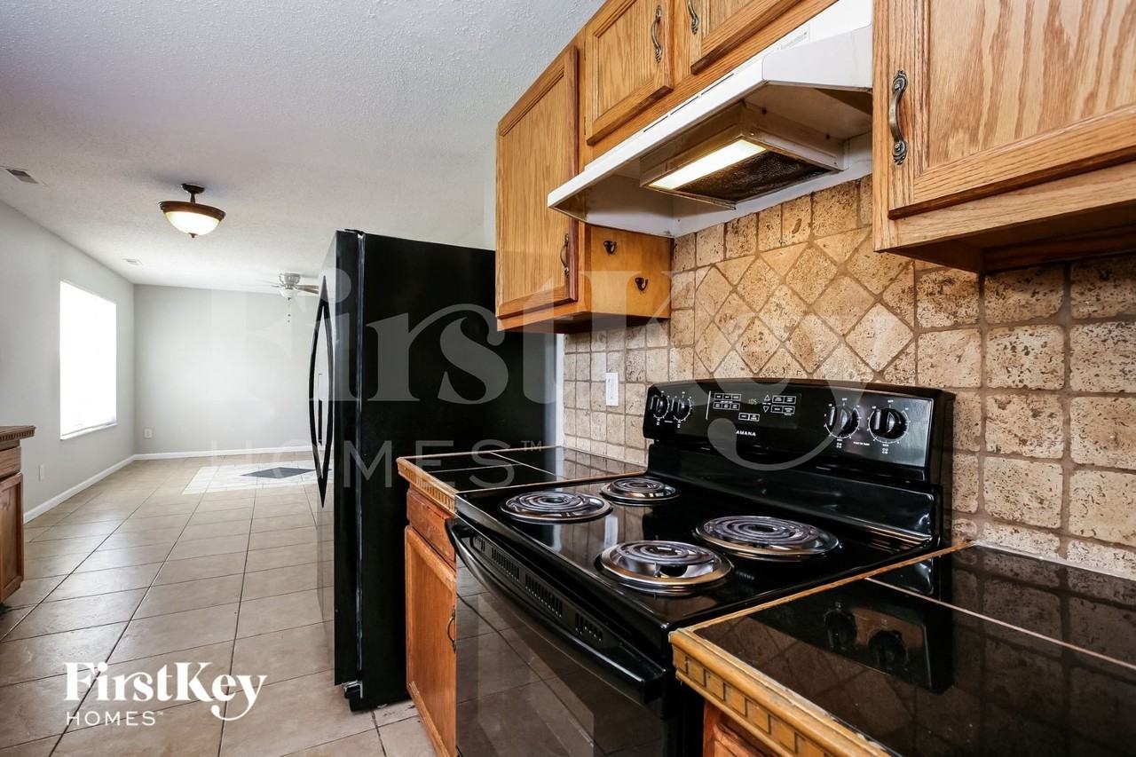 8925 Lighthorse Dr - Photo 5 of 15