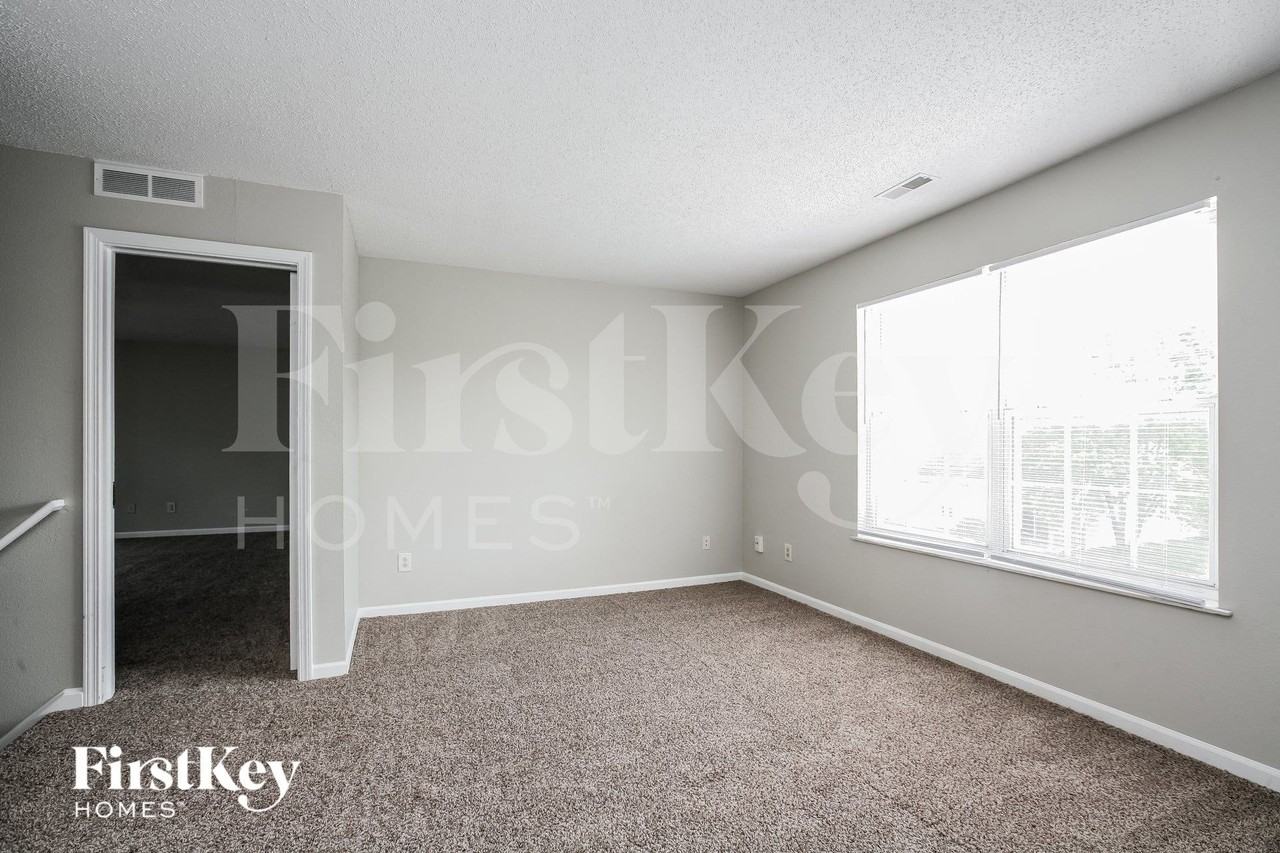 8925 Lighthorse Dr - Photo 7 of 15