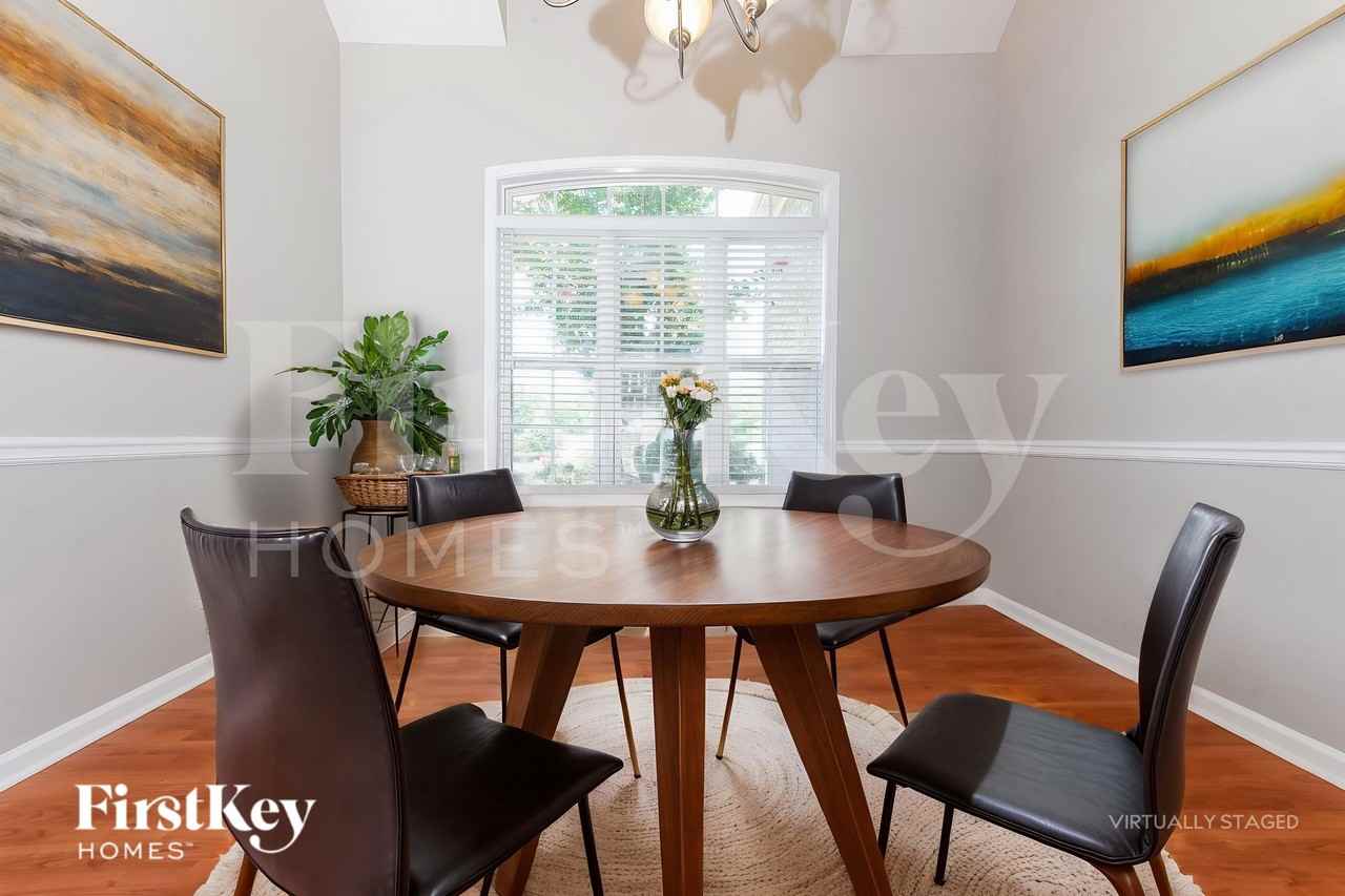 381 Glouchester Dr - Photo 7 of 18