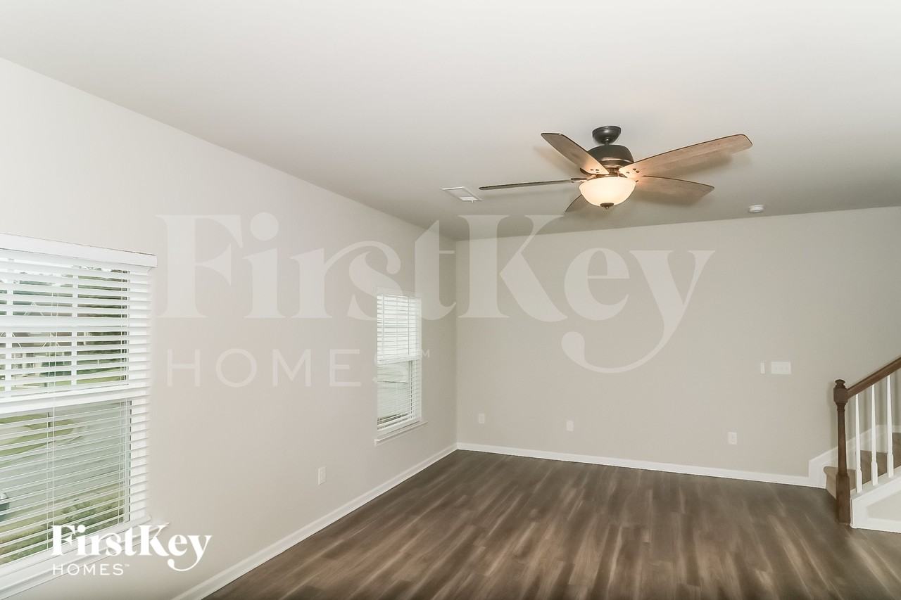 325 Stoney Hollow Rd - Photo 3 of 18