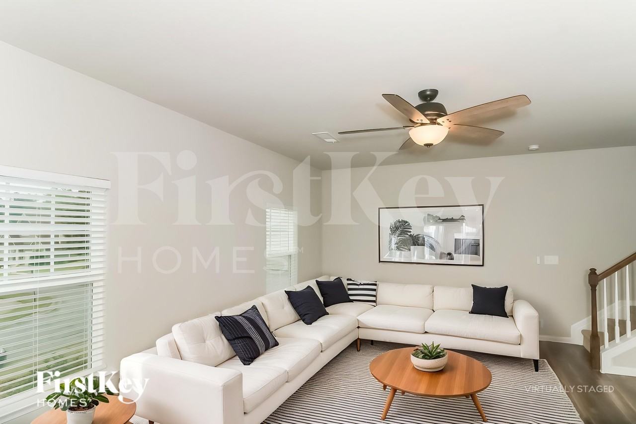 325 Stoney Hollow Rd - Photo 4 of 18