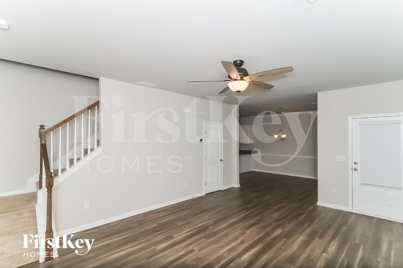 325 Stoney Hollow Rd - Photo 7 of 18