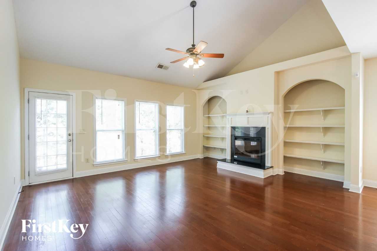 136 Janney Cir - Photo 4 of 18