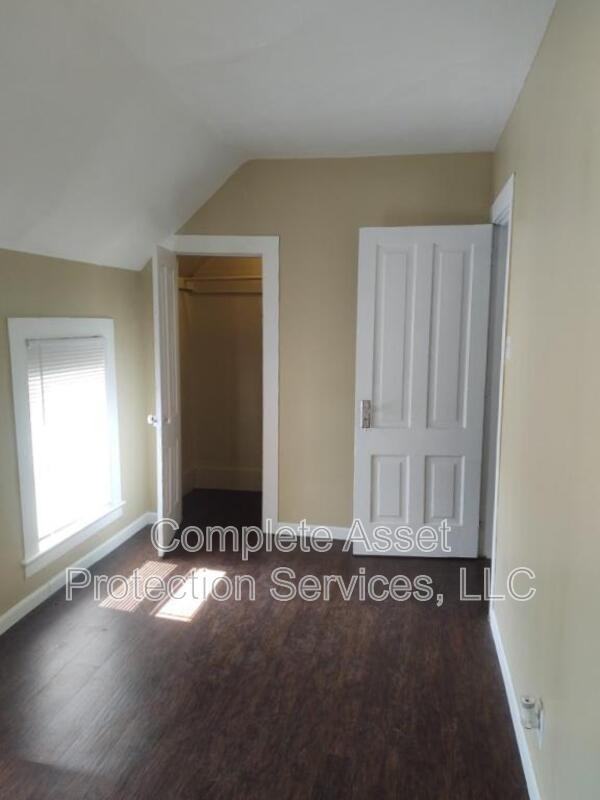 306 Cable St - Photo 2 of 10