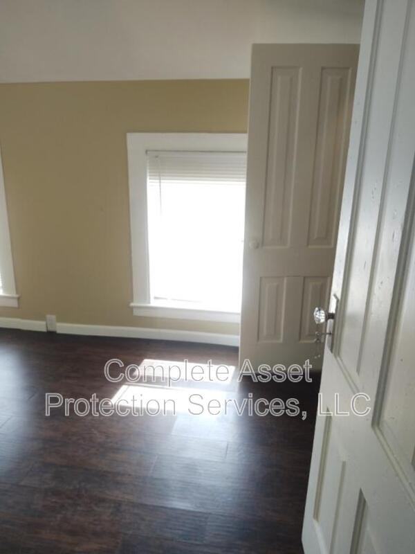 306 Cable St - Photo 3 of 10