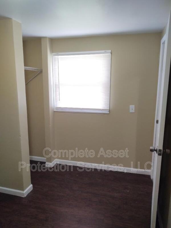306 Cable St - Photo 4 of 10