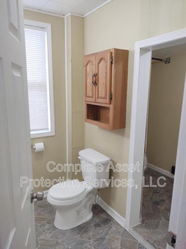 306 Cable St - Photo 5 of 10
