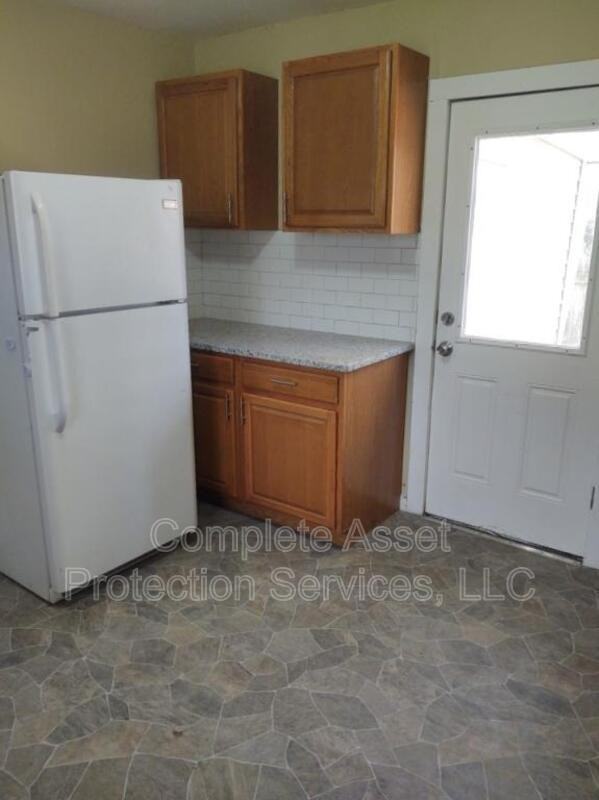 306 Cable St - Photo 6 of 10