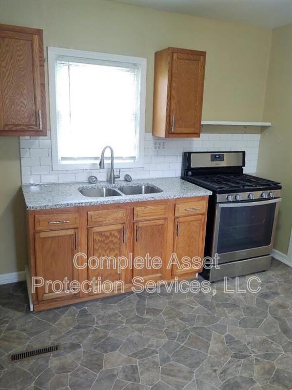306 Cable St - Photo 7 of 10