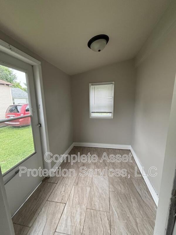 2715 Greene St - Photo 2 of 9
