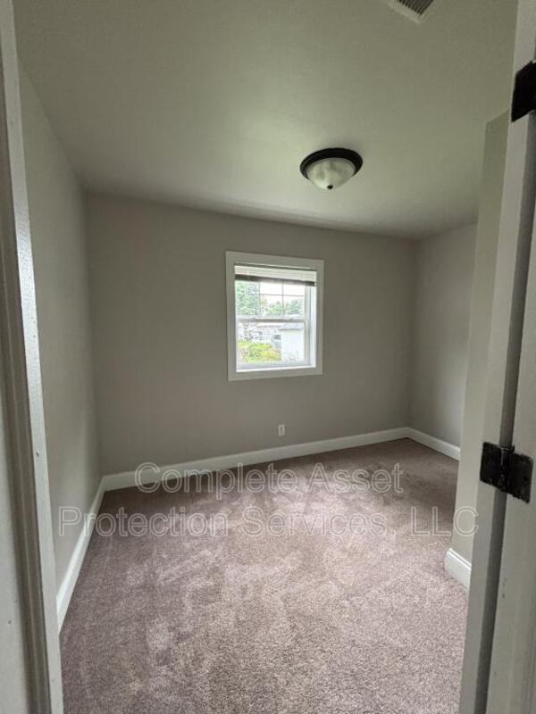 2715 Greene St - Photo 4 of 9