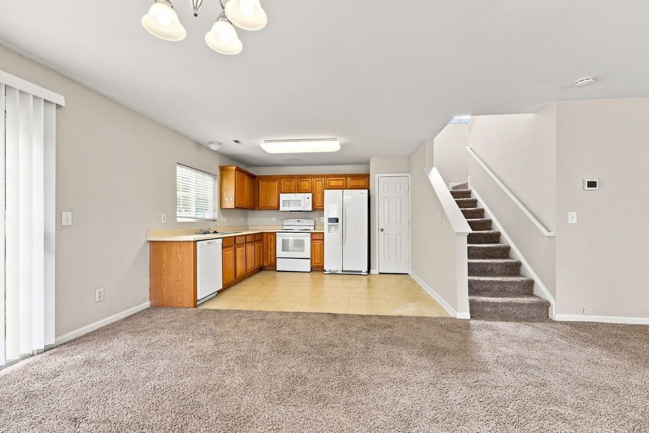 3742 Marshlane Way - Photo 4 of 28