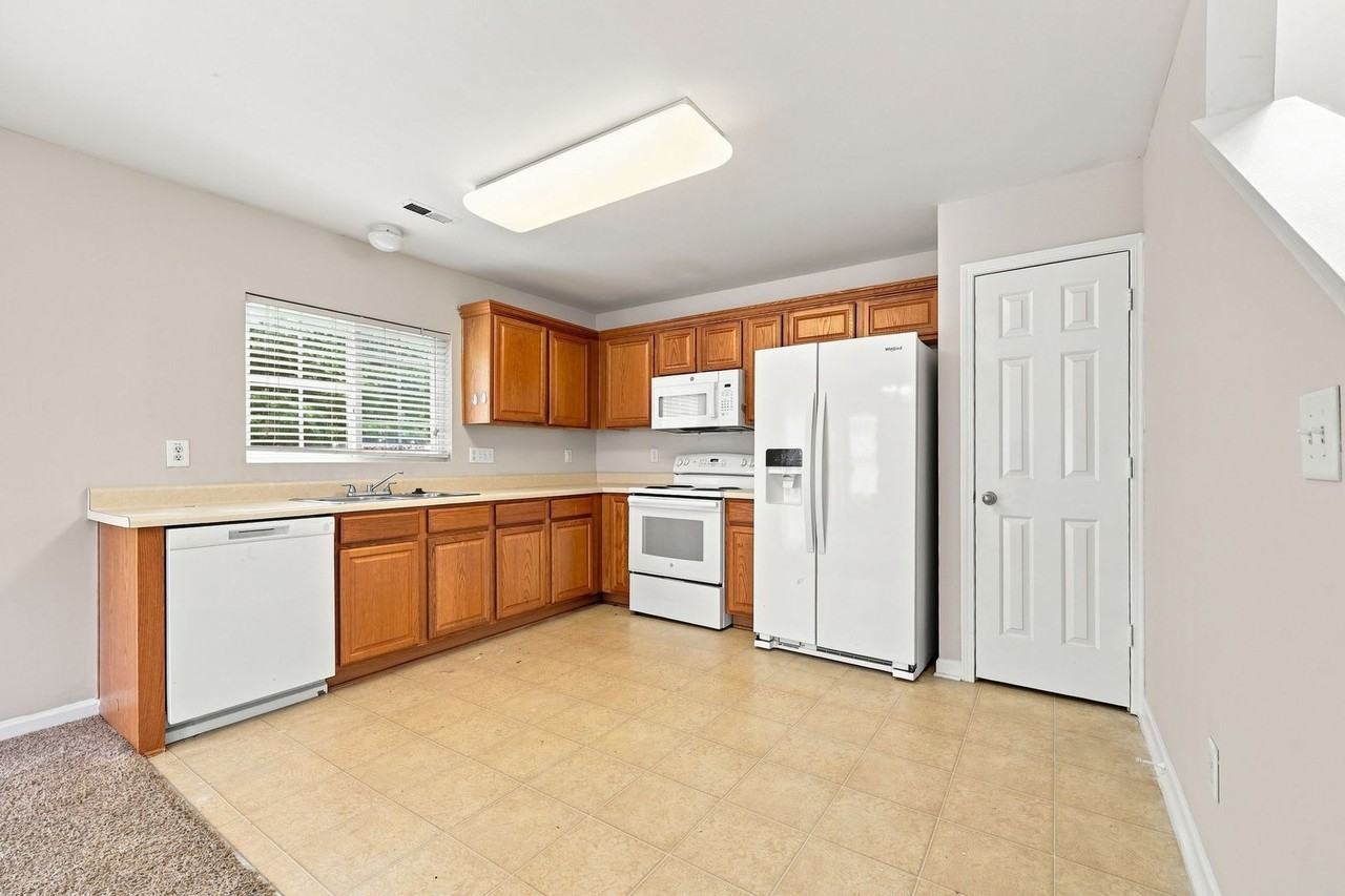 3742 Marshlane Way - Photo 5 of 28