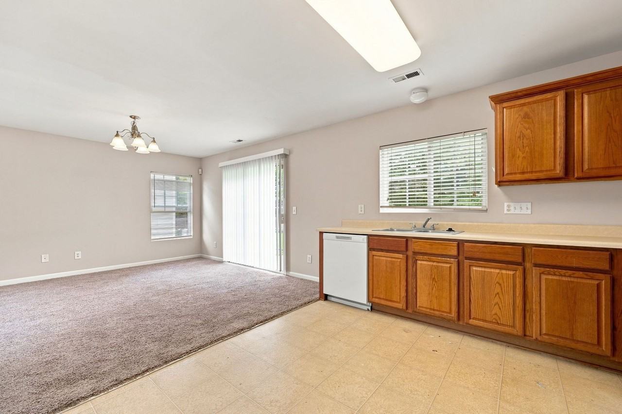 3742 Marshlane Way - Photo 6 of 28