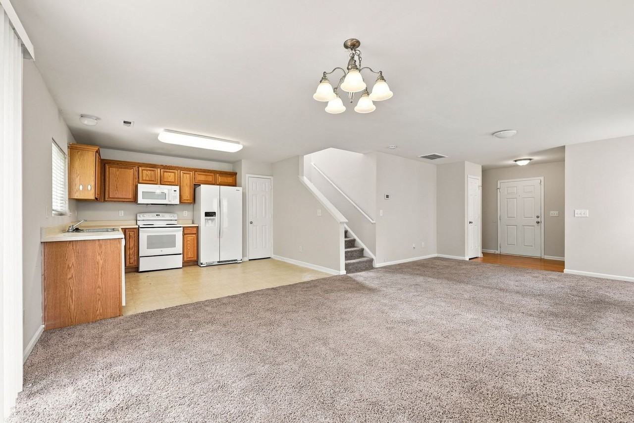 3742 Marshlane Way - Photo 7 of 28
