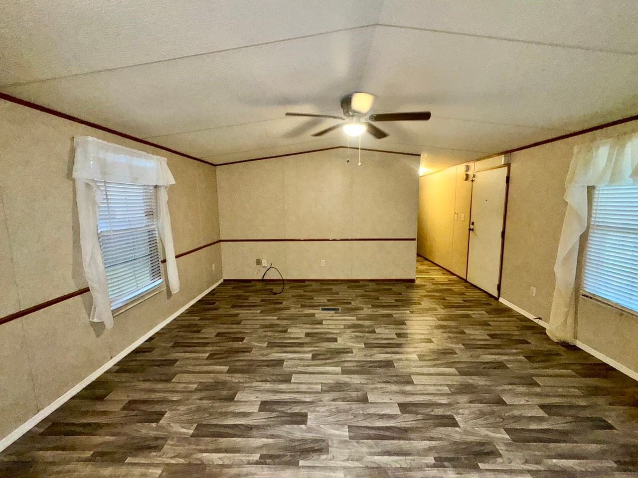 641 Bayou Dr - Photo 4 of 32