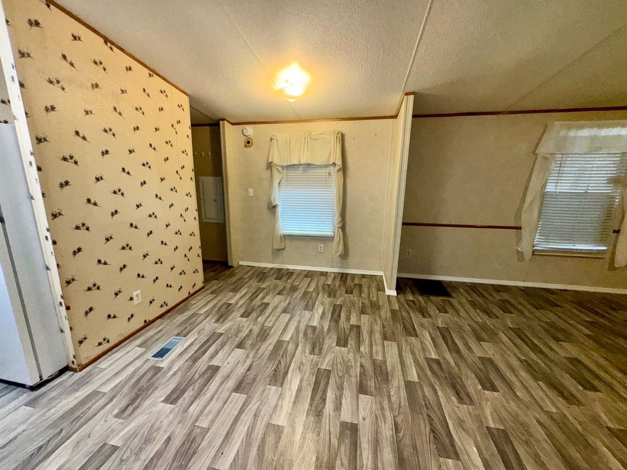 641 Bayou Dr - Photo 6 of 32