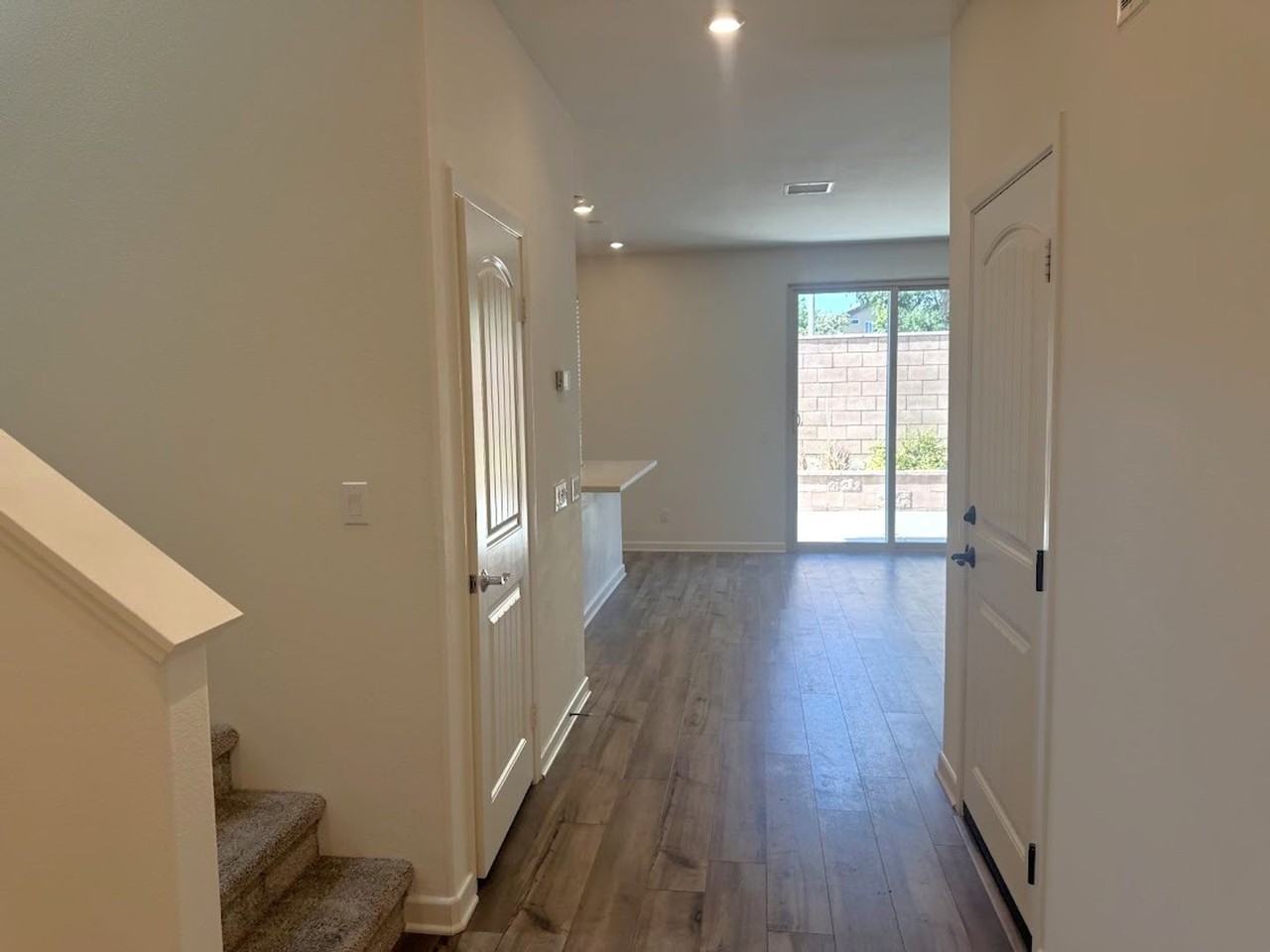 1014 W Buttercup Ln - Photo 3 of 38