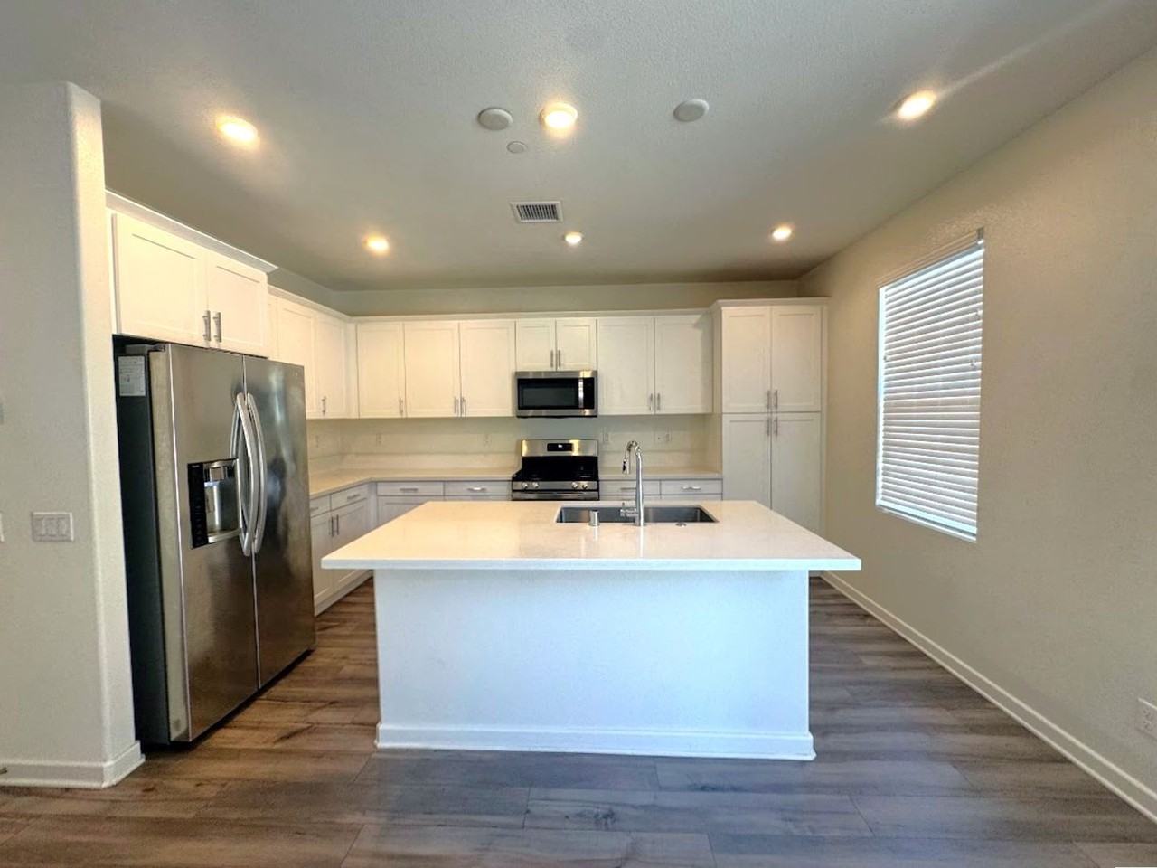 1014 W Buttercup Ln - Photo 6 of 38