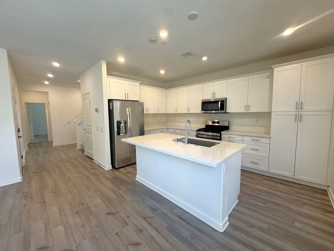 1014 W Buttercup Ln - Photo 7 of 38