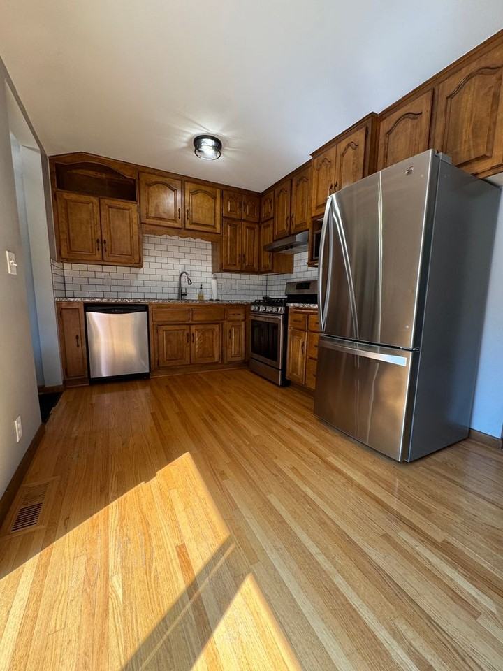 6314 Knox Ave S - Photo 4 of 39
