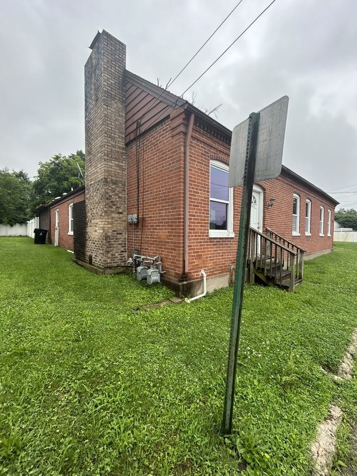 112 N 13th St - Photo 2 of 11